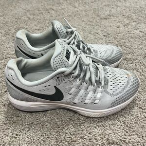 Nike Zoom Vomero Size 9
